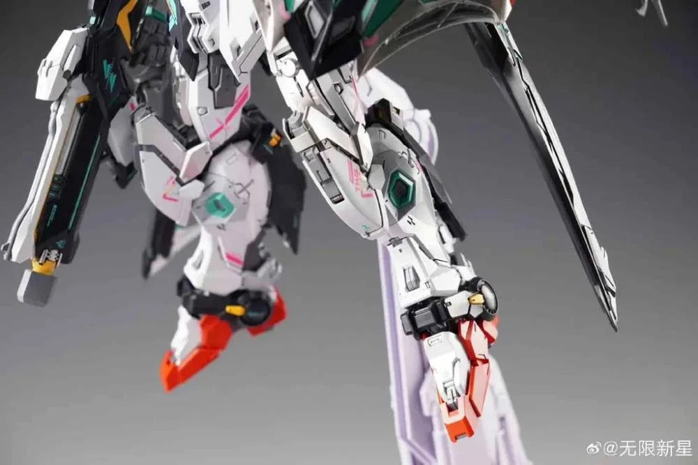 In ERA+ is proud to introduce a new model kit that will add some firepower to your collection: the Thunderbolt Manta Ray! Featuring a wide range of accessories and weapons, this is one mecha you won't want to miss out on! Order yours today and get ready to battle!