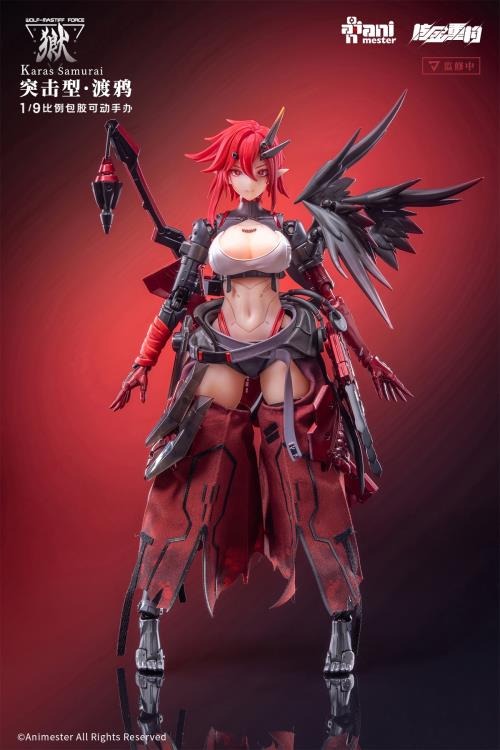 Three years ago in the deep winter, a leader led their team to raid an illegal laboratory and found Karas in her incubator. Her entire left arm had been transformed into a mechanical joint, and her skeleton had been replaced with an alloy prosthesis, turning her into a killing machine. When the leader cut off the restraint around Karas' neck, her broken body came to life. Perhaps touched by the fighting spirit of the creature, the leader of the troops sheathed his knife and brought her with them.