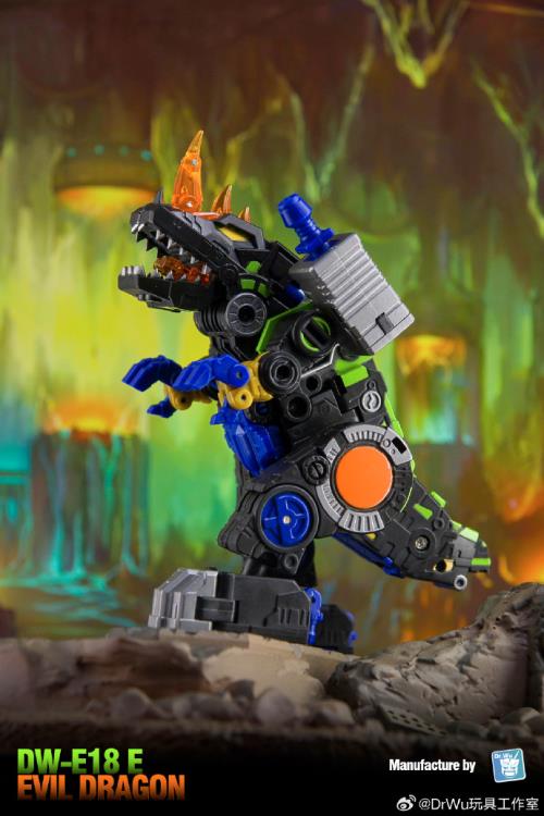 From Dr. Wu comes their newest converting figure, the DW-E18E Evil Dragon! This figure stands about 4 inches tall in dinosaur robot mode and can convert into a cube or battle station.