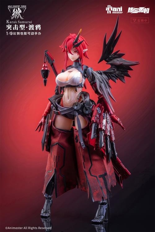 Three years ago in the deep winter, a leader led their team to raid an illegal laboratory and found Karas in her incubator. Her entire left arm had been transformed into a mechanical joint, and her skeleton had been replaced with an alloy prosthesis, turning her into a killing machine. When the leader cut off the restraint around Karas' neck, her broken body came to life. Perhaps touched by the fighting spirit of the creature, the leader of the troops sheathed his knife and brought her with them.