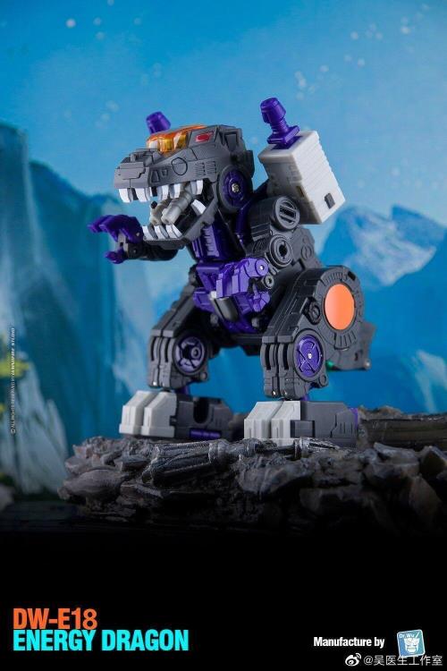 From Dr. Wu comes the newest converting figure, the DW-E18 Energy Dragon! This figure stands about 4 inches tall in robot mode and can convert into a cube or battle station.