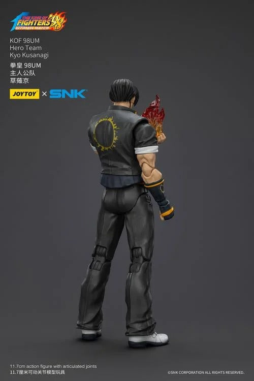 A new fighter is approaching! From the legendary fighting game The King of Fighters '98: Ultimate Match comes the next challenger in 1/18 scale: Kyo Kusanagi! Dressed in his traditional black and yellow outfit, Kyo comes with a large variety of accessories including flame effects when executing a powerful move. Recreated with jaw-dropping details lifted directly from the game, you'll be able to re-enact your favorite brawls or envision your own high stakes fights in style! Don't miss out on growing your KOF