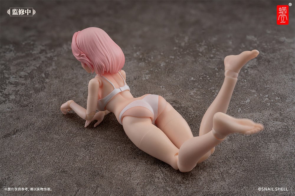 The main body of Aileen features intricate precision carving (molding), perfectly showcasing various details. To balance aesthetics and playability, the loose T-shirt on Aileen's upper body is made from real fabric, providing you with a better play experience. The rabbit agent image on the clothing is inspired by the animated series Aileen watched on television during her childhood, which sparked her admiration and longing for the agent profession.