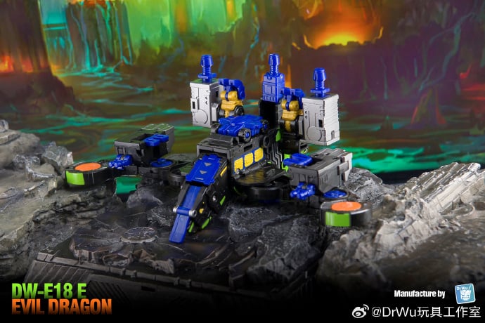 From Dr. Wu comes their newest converting figure, the DW-E18E Evil Dragon! This figure stands about 4 inches tall in dinosaur robot mode and can convert into a cube or battle station.