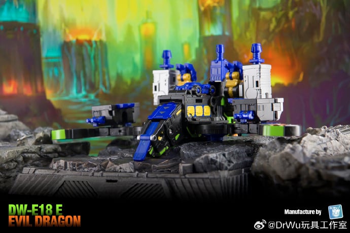 From Dr. Wu comes their newest converting figure, the DW-E18E Evil Dragon! This figure stands about 4 inches tall in dinosaur robot mode and can convert into a cube or battle station.