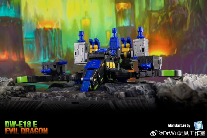 From Dr. Wu comes their newest converting figure, the DW-E18E Evil Dragon! This figure stands about 4 inches tall in dinosaur robot mode and can convert into a cube or battle station.