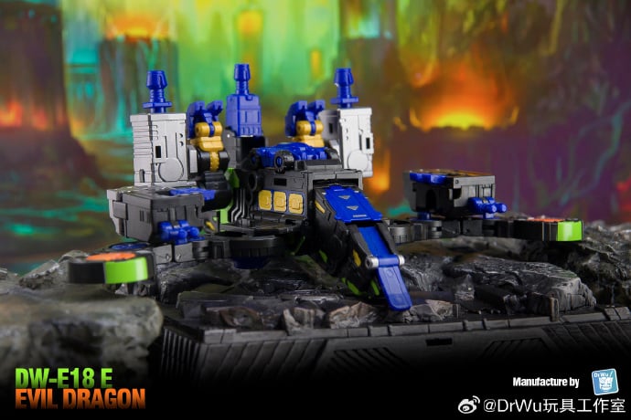 From Dr. Wu comes their newest converting figure, the DW-E18E Evil Dragon! This figure stands about 4 inches tall in dinosaur robot mode and can convert into a cube or battle station.