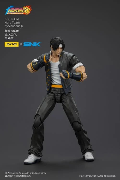 A new fighter is approaching! From the legendary fighting game The King of Fighters '98: Ultimate Match comes the next challenger in 1/18 scale: Kyo Kusanagi! Dressed in his traditional black and yellow outfit, Kyo comes with a large variety of accessories including flame effects when executing a powerful move. Recreated with jaw-dropping details lifted directly from the game, you'll be able to re-enact your favorite brawls or envision your own high stakes fights in style! Don't miss out on growing your KOF