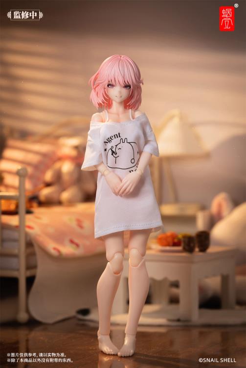 The main body of Aileen features intricate precision carving (molding), perfectly showcasing various details. To balance aesthetics and playability, the loose T-shirt on Aileen's upper body is made from real fabric, providing you with a better play experience. The rabbit agent image on the clothing is inspired by the animated series Aileen watched on television during her childhood, which sparked her admiration and longing for the agent profession.