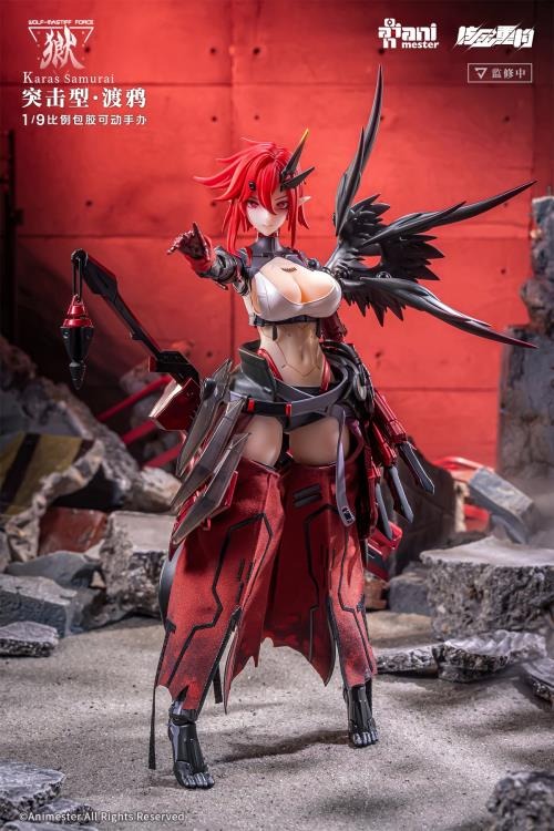 Three years ago in the deep winter, a leader led their team to raid an illegal laboratory and found Karas in her incubator. Her entire left arm had been transformed into a mechanical joint, and her skeleton had been replaced with an alloy prosthesis, turning her into a killing machine. When the leader cut off the restraint around Karas' neck, her broken body came to life. Perhaps touched by the fighting spirit of the creature, the leader of the troops sheathed his knife and brought her with them.