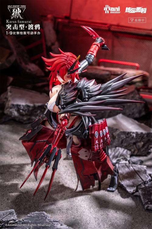 Three years ago in the deep winter, a leader led their team to raid an illegal laboratory and found Karas in her incubator. Her entire left arm had been transformed into a mechanical joint, and her skeleton had been replaced with an alloy prosthesis, turning her into a killing machine. When the leader cut off the restraint around Karas' neck, her broken body came to life. Perhaps touched by the fighting spirit of the creature, the leader of the troops sheathed his knife and brought her with them.