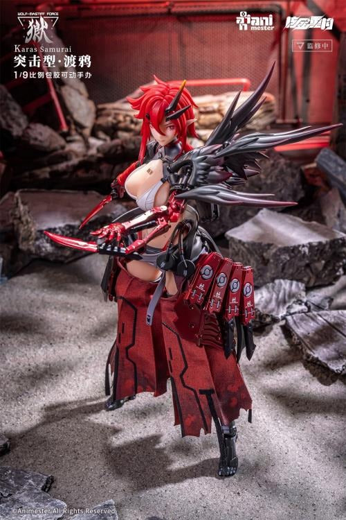 Three years ago in the deep winter, a leader led their team to raid an illegal laboratory and found Karas in her incubator. Her entire left arm had been transformed into a mechanical joint, and her skeleton had been replaced with an alloy prosthesis, turning her into a killing machine. When the leader cut off the restraint around Karas' neck, her broken body came to life. Perhaps touched by the fighting spirit of the creature, the leader of the troops sheathed his knife and brought her with them.