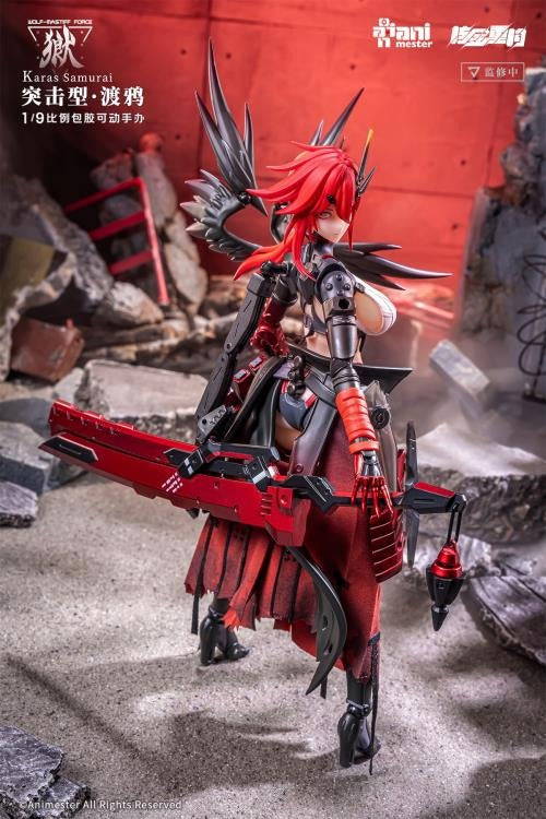 Three years ago in the deep winter, a leader led their team to raid an illegal laboratory and found Karas in her incubator. Her entire left arm had been transformed into a mechanical joint, and her skeleton had been replaced with an alloy prosthesis, turning her into a killing machine. When the leader cut off the restraint around Karas' neck, her broken body came to life. Perhaps touched by the fighting spirit of the creature, the leader of the troops sheathed his knife and brought her with them.