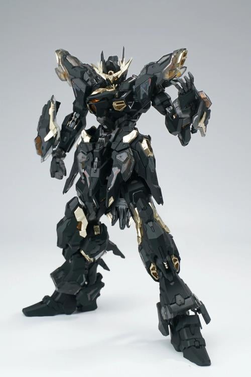 Add to your mecha collection with this Vientiane Fusion Apocalypse Black 1/100 scale model kit! This figure, once assembled, is highly poseable, and comes with a variety of accessories.