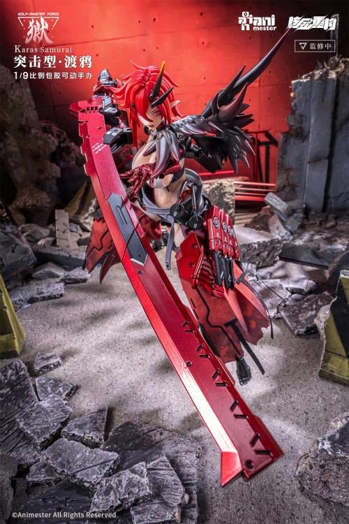 Three years ago in the deep winter, a leader led their team to raid an illegal laboratory and found Karas in her incubator. Her entire left arm had been transformed into a mechanical joint, and her skeleton had been replaced with an alloy prosthesis, turning her into a killing machine. When the leader cut off the restraint around Karas' neck, her broken body came to life. Perhaps touched by the fighting spirit of the creature, the leader of the troops sheathed his knife and brought her with them.