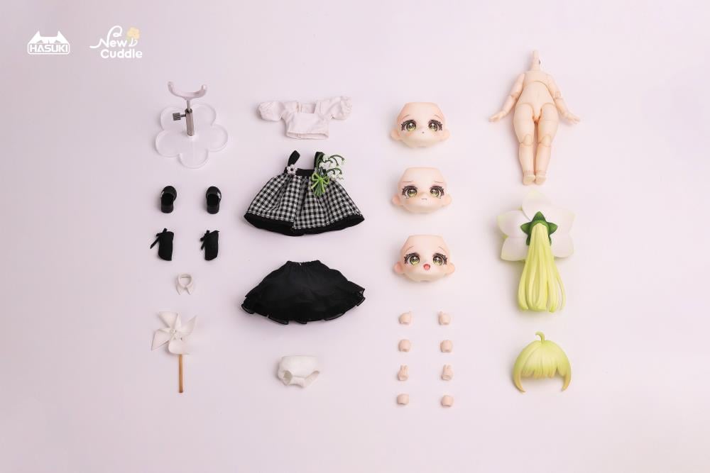 Hasuki presents Fiori, the first figure in their new series, New Cuddle!
The New Cuddle series features non-scale chibi-style characters with real fabric outfits. The sparkling glass eyes bring the characters to life and melt your heart. With alternate face plates and hands, you can create a variety of scenes and displays.