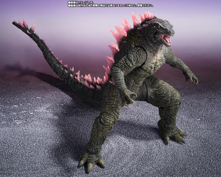 GODZILLA Evolved FROM GODZILLA x KONG: THE NEW EMPIRE joins the S.H.MonsterArts line! The 3D data from the film and the supervision of the producer Yuji Sakai have ensured that this figure will be a complete rendition of the appearance from the film. The wide range of articulation allows for the recreation of scenes from the film. Optional hand parts also allow for various dynamic poses.