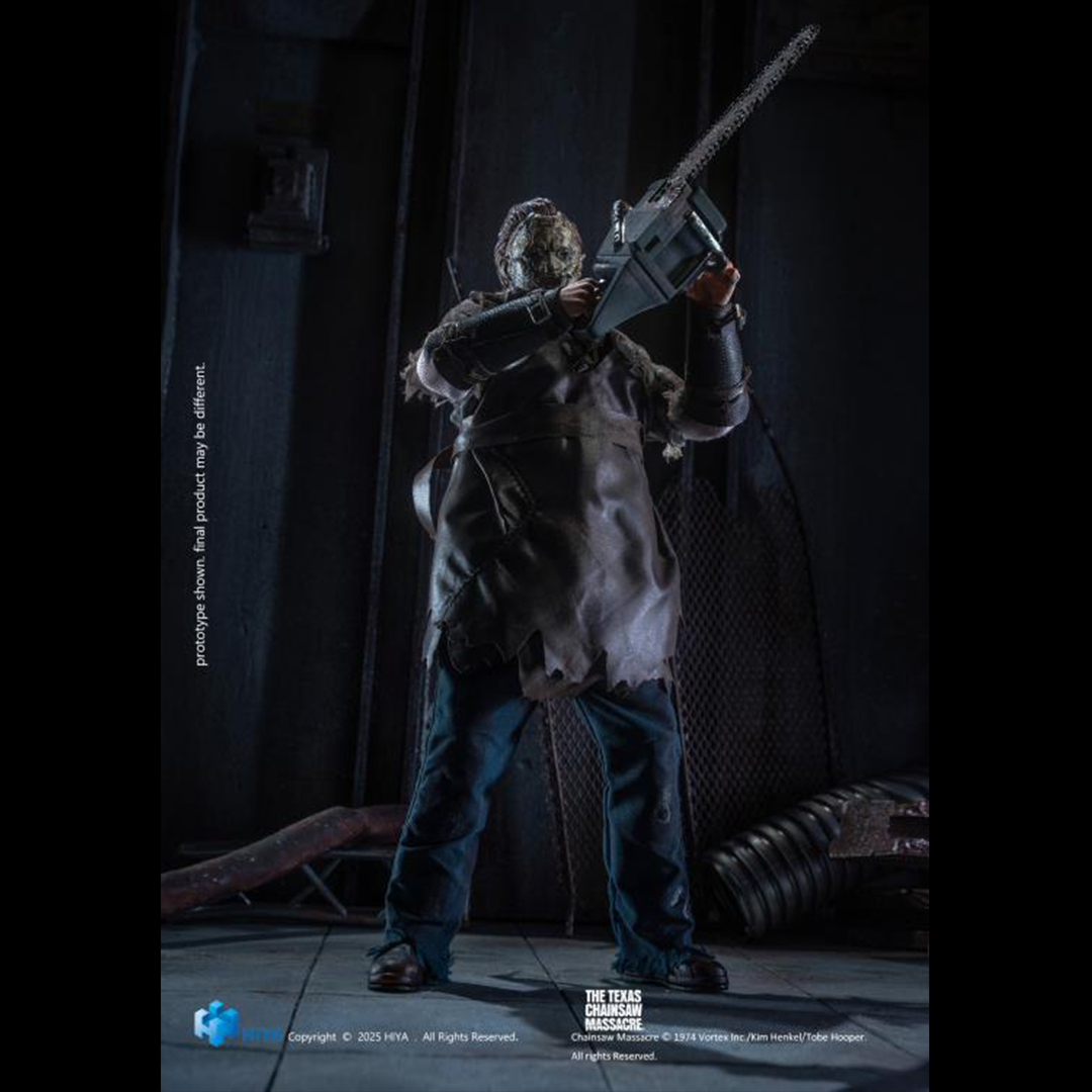 From The Texas Chainsaw Massacre (2003) comes Hiya Toys' EXQUISITE SUPER Series 1/12 scale Thomas Hewitt figure!
Standing 6.3 inches tall with multiple points of articulation, this highly detailed figure faithfully recreates Thomas's disfigured mask, unkempt hair, and weathered clothing, complete with a real cloth apron for enhanced realism.