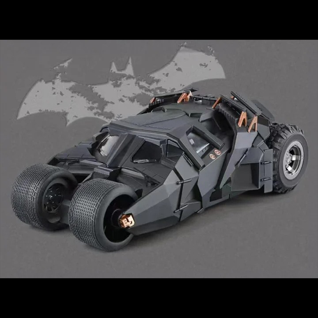 Yuanye and QY Toys present a 1/18 scale die-cast model of the Tumbler from the Dark Knight Trilogy. The Tumbler features LED headlights and the engine can also spew fog to recreate the engine igniting and accelerating. The cockpit can also be opened and closed.