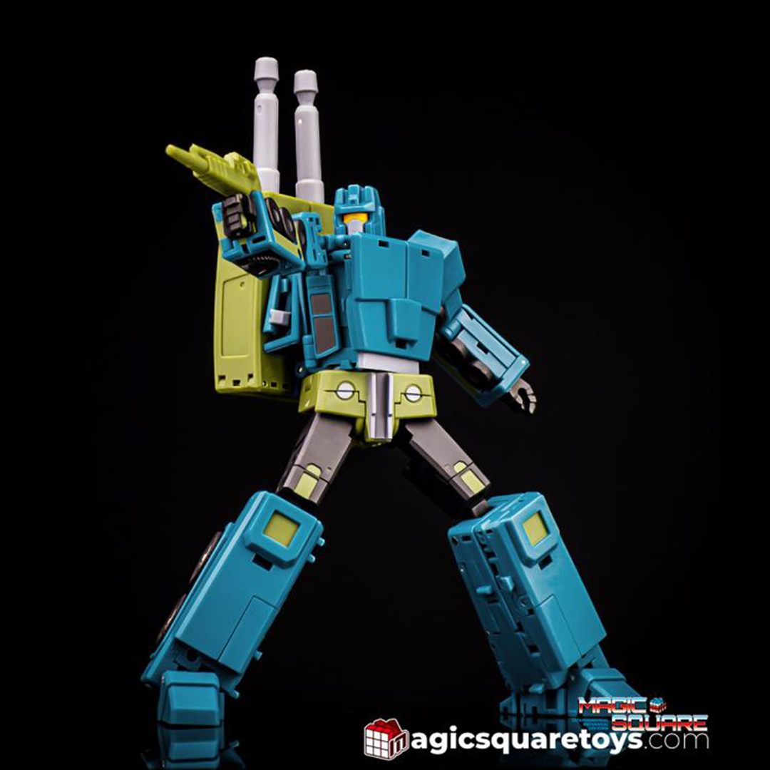 Simplicity is the ultimate sophistication, as Magic Square’s design progresses, the Night Tracer release is arguably the smoothest transformation yet! The MS-B53 Night Tracer can convert between robot form and truck form and comes with additional weapons and other accessories for more dynamic display opportunities. Other figures shown not included