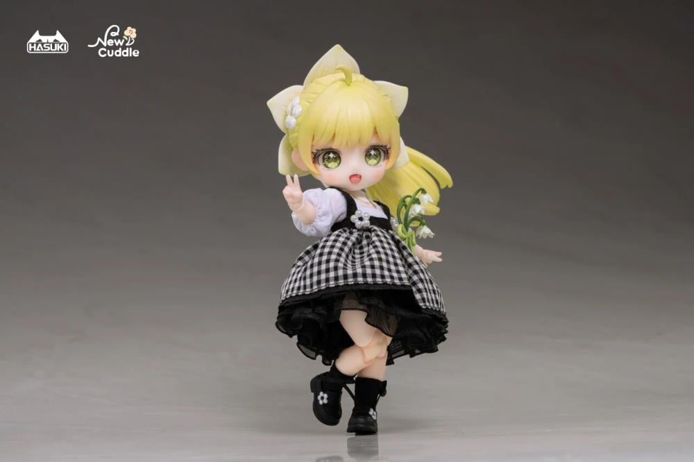 Hasuki presents Fiori, the first figure in their new series, New Cuddle!
The New Cuddle series features non-scale chibi-style characters with real fabric outfits. The sparkling glass eyes bring the characters to life and melt your heart. With alternate face plates and hands, you can create a variety of scenes and displays.