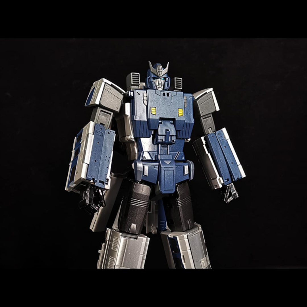 From Moon Studios comes a series of robot figures which transform from robots into different types of trains. The MSO4 Moon Shine figure transforms from a robot into a train. Collect transforming figures MSO1 through MSO6 and you can combine them to form Radiatron!