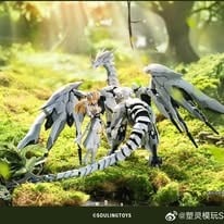 Souling Toys proudly presents the highly anticipated Daytime Meteor model kit. This kit features a dragon and his rider as well short art book featuring the characters and their fantasy world.
Once assembled the dragon is just over 24 inch in length with a wingspan just under 34 inches. The prebuilt diecast joints help to support the giant body. The multi joints in neck and tail provide flexibility for posing. The joint locks located at the wing can keep the wing in place even while extended.