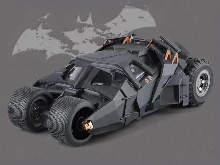 Yuanye and QY Toys present a 1/18 scale die-cast model of the Tumbler from the Dark Knight Trilogy. The Tumbler features LED headlights and the engine can also spew fog to recreate the engine igniting and accelerating. The cockpit can also be opened and closed.