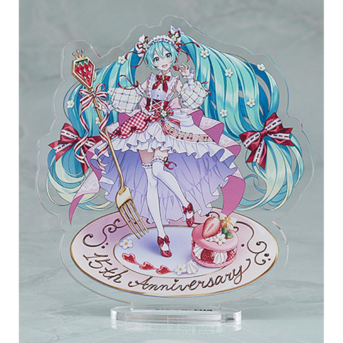 Good Smile Company GSC Hatsune Miku appears in a brand new strawberry motif outfit. The 15th Anniversary Figure Project illustration by En Morikura has been transformed into a Nendoroid! Miku's gorgeous outfit adorned with strawberries and frills and her twintail hairstyle have been faithfully captured in Nendoroid form.