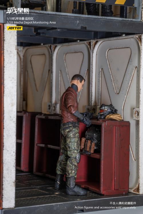 Joy Toy brings even more incredibly detailed 1/18 scale dioramas to life with this mecha depot monitoring area diorama! JoyToy set includes flooring, a pair of lower deck rooms, a monitoring room, railings, and a staircase.