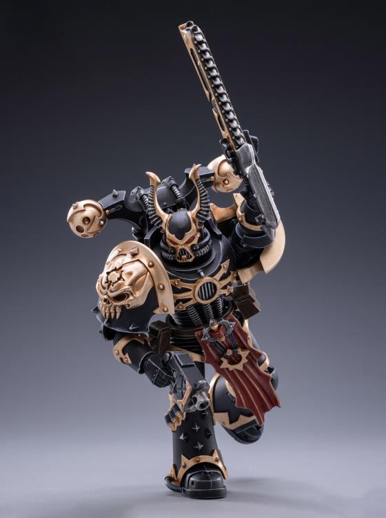 Joy Toy brings the Black Legion Chaos Space Marines to life with this 1/18 scale figure. The joyToy Black Legion is a Traitor Legion of Chaos Space Marines that is the first in infamy, if not in treachery, whose name resounds as a curse throughout the scattered and war-torn realms of Humanity. Recreate the most important battles with this highly detailed and articulated intimidating horned space marine figure.