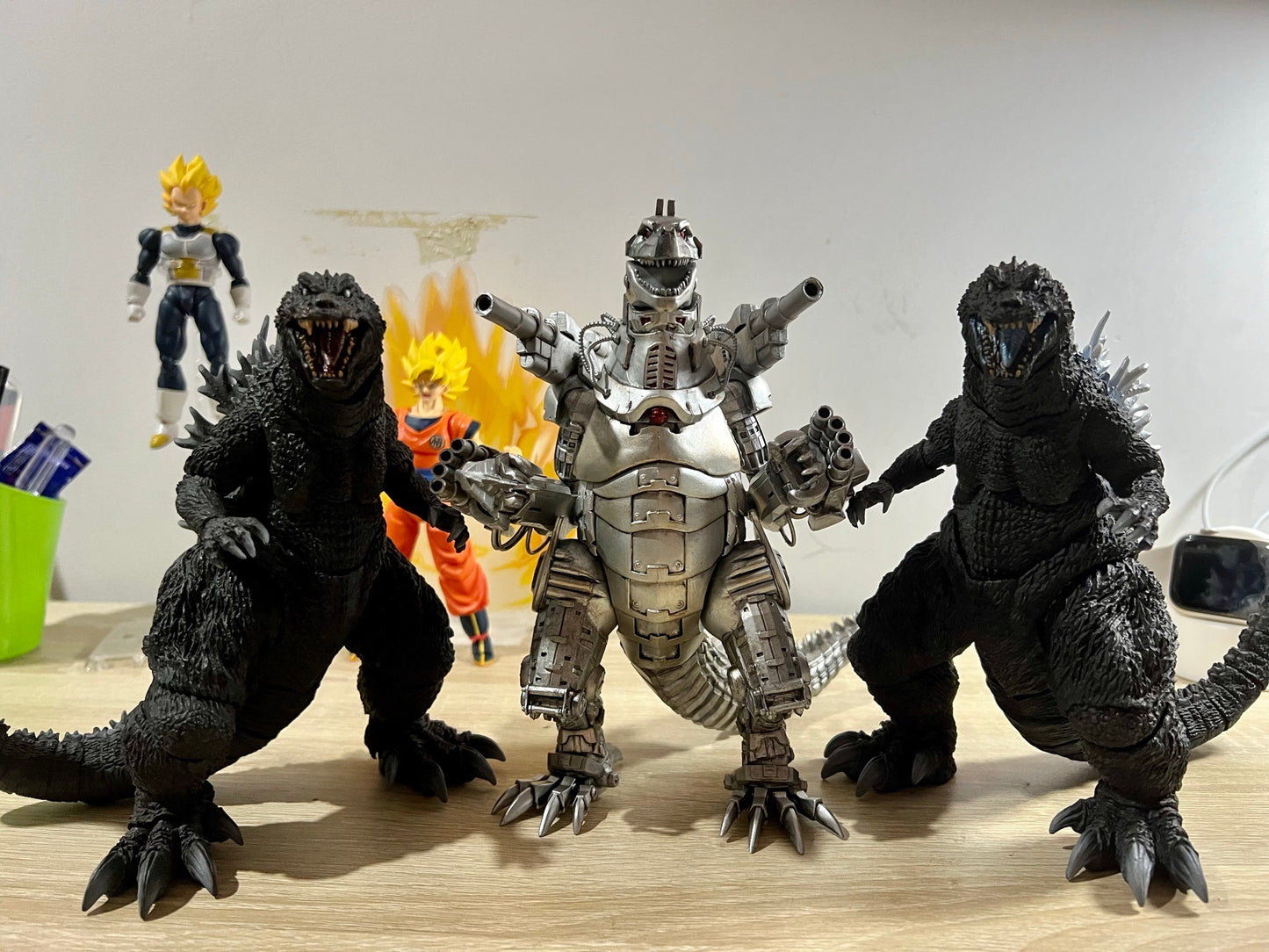 Mecha Dinosaur/ Mechanical Tyrannosaurus/ Kaiju/ Giant Lizard Monster- Ready Player One. Material: PVC+ABS material (no metal components). Size: 20cm tall, 25cm length