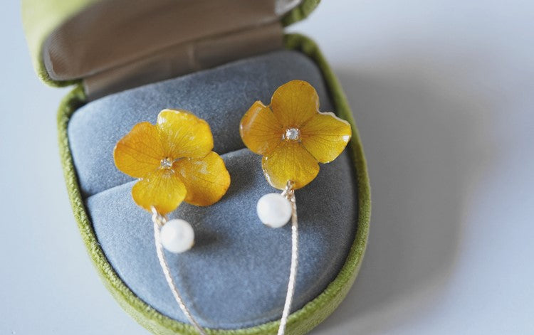 Hydrangea Pearl handmade resin pressed multi flower dangle/ clip-ons earrings, resin dried/ real flower jewelry with Hypoallergenic S925 Sterling Silver