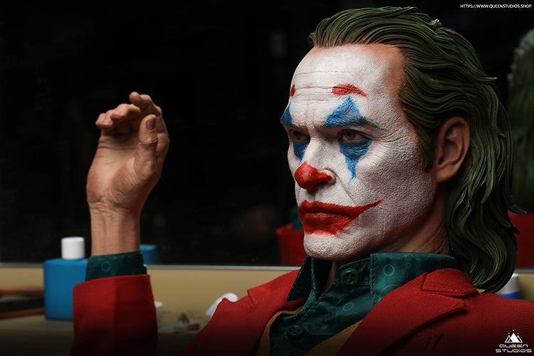 Queen Studios Dark Knight The Joker (Arthur Fleck) Joaquin Phoenix (2019) Regular 1/3 Scale Statue. The Regular Edition features a Joker head sculpt with full character likeness and sculpted hair.