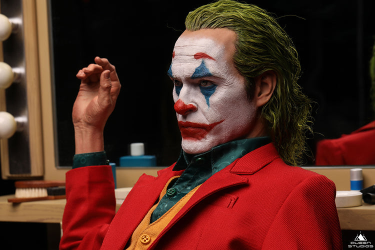 Queen Studios Dark Knight The Joker (Arthur Fleck) Joaquin Phoenix (2019) Regular 1/3 Scale Statue. The Regular Edition features a Joker head sculpt with full character likeness and sculpted hair.
