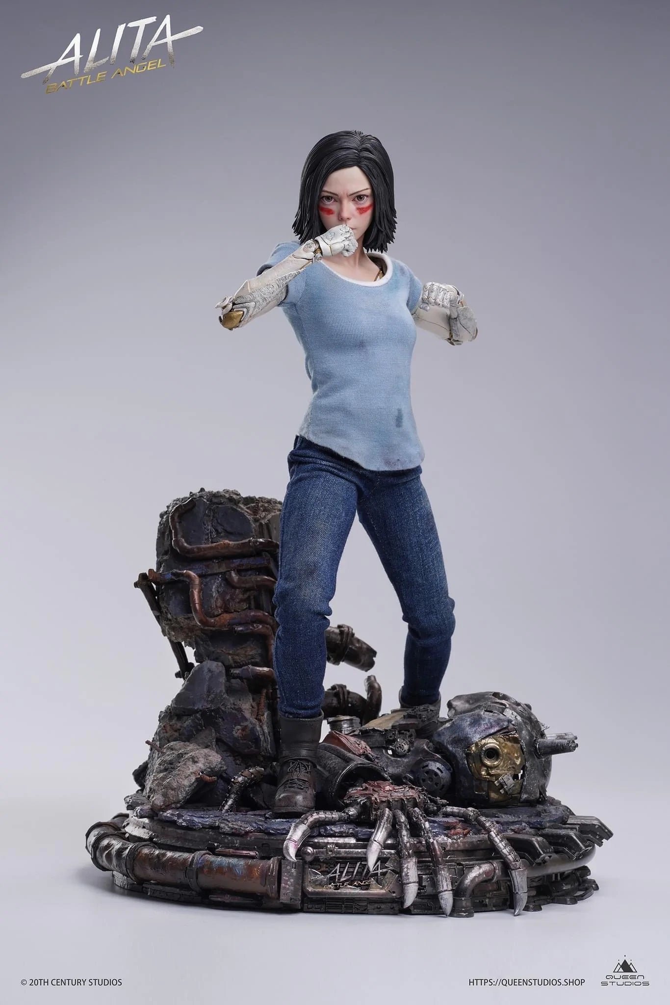 This Queen Studios’ 1/4 scale Alita statue: Battle Angel Stands at 47cm tall. A near perfect scaled down replica of the 1/1 Life-Size statue. Like the life-size statue, her porcelain “doll” body is intricately designed, capturing the unique patterns and clockwork. Her likeness has been recreated with stunning accuracy, and the unique movie inspired base is packed full of detail making this the ultimate collector piece.