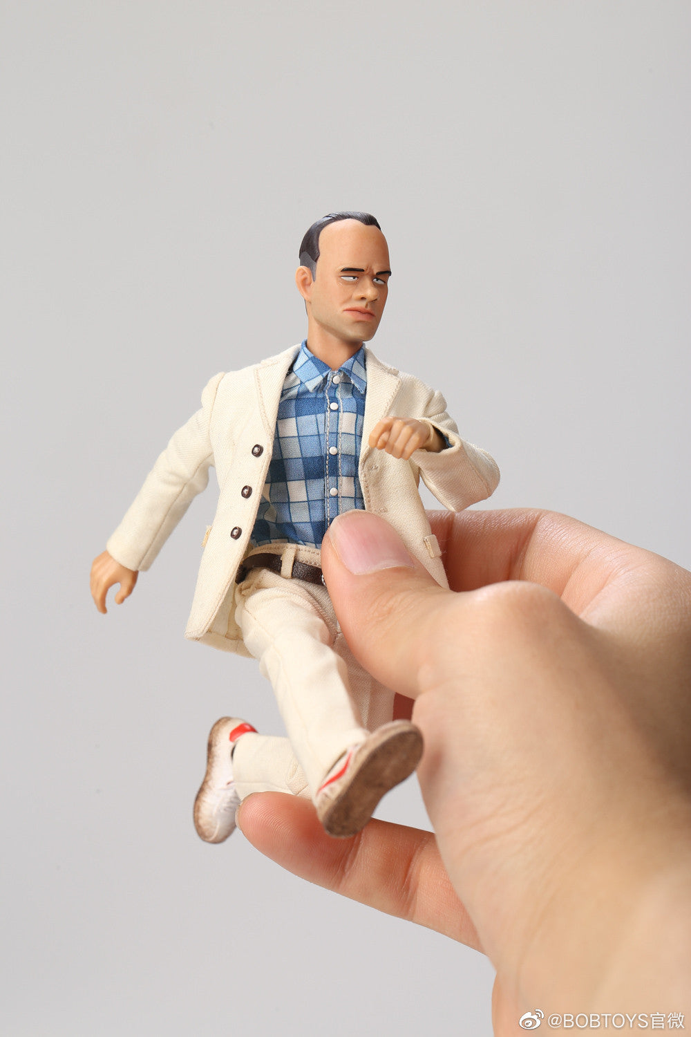 Bobtoys brings us the third bomb of the MOVIE MUSEUM SERIES Mr Nice Gump 1/12 Action Figure FM-03A!
