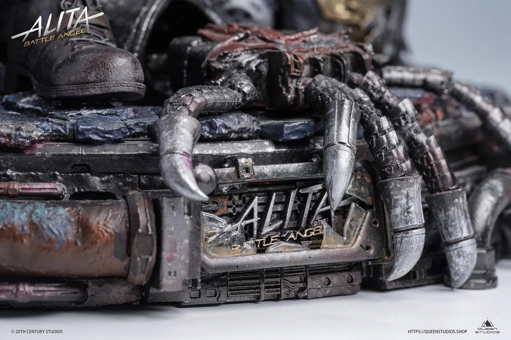 This Queen Studios’ 1/4 scale Alita statue: Battle Angel Stands at 47cm tall. A near perfect scaled down replica of the 1/1 Life-Size statue. Like the life-size statue, her porcelain “doll” body is intricately designed, capturing the unique patterns and clockwork. Her likeness has been recreated with stunning accuracy, and the unique movie inspired base is packed full of detail making this the ultimate collector piece.