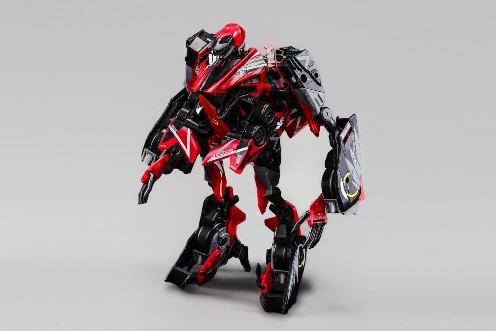 Convert, combine, and enjoy the modular designs of 52Toys' InfinityBOX series of collectibles! The IB-05 Cheetah offers as many as four different ways to convert the figure, including a vehicular form, two mecha forms, as well as the classic cube form for optimal storage opportunities. Included is a mini figure that can pose as a driver for the Cheetah's AMTS race car form.