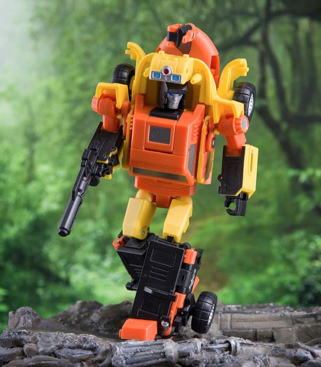 This MS-36 Sand Leopard figure can convert between three modes; robot, helicopter, and off-road vehicle. When in robot mode, the figure is fully articulated and features a blaster weapon.