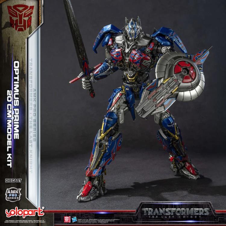 Yolopark's AMK Pro Series Transformers: The Last Knight Optimus Prime model kit stands tall ready for battle. It brings even stronger firepower to Optimus Prime with the exclusive upgrades of the AMK Pro Series.