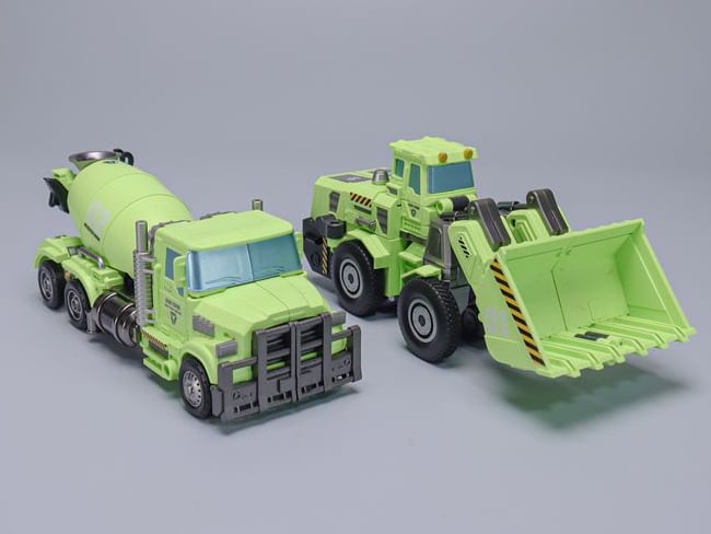 Mecha Invasion is proud to present a new set of figures that will add some firepower to your collection: the GLA-01 and GLA-02 figures! Able to convert from robot mode to construction vehicles mode, dominate the battlefield with these epic figures! Order yours today!