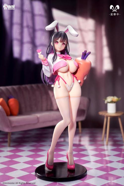 AniMester is proud to introduce a new 1/7 scale figure that will fit perfectly into your collection: the JK Bunny Sakura Uno Love Injection! The figure wears a pink and white top with bunny ears while holding a small heart and a large stuffed carrot. 