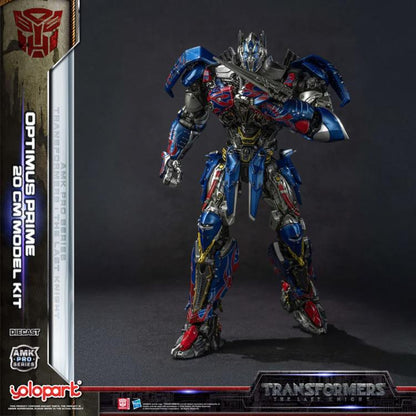 Yolopark's AMK Pro Series Transformers: The Last Knight Optimus Prime model kit stands tall ready for battle. It brings even stronger firepower to Optimus Prime with the exclusive upgrades of the AMK Pro Series.