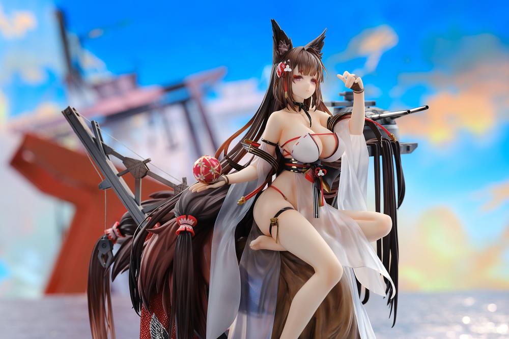 Apex Toys presents a beautiful and finely detailed 1/7 scale figure of Amagi from the Azur Lane mobile game, styled in her "Wending Waters, Serene Lotus" attire.