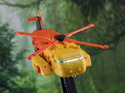 This MS-36 Sand Leopard figure can convert between three modes; robot, helicopter, and off-road vehicle. When in robot mode, the figure is fully articulated and features a blaster weapon.