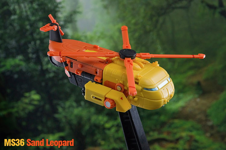 This MS-36 Sand Leopard figure can convert between three modes; robot, helicopter, and off-road vehicle. When in robot mode, the figure is fully articulated and features a blaster weapon.