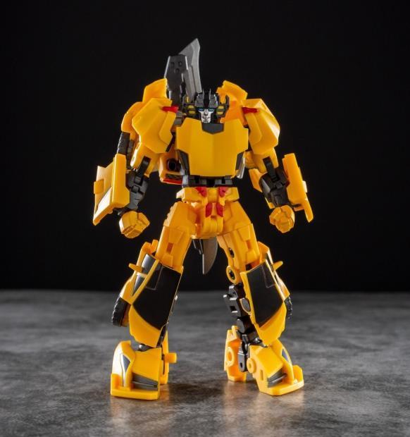 Iron Factory's IF-EX74 Raiki is made of durable plastic, features a high level of articulation and is highly posable. The figure is built to a high standard and meticulously precision engineered to Iron Factory standards. Raiki can convert between a sports car and robot form.