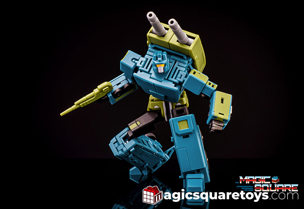 Simplicity is the ultimate sophistication, as Magic Square’s design progresses, the Night Tracer release is arguably the smoothest transformation yet! The MS-B53 Night Tracer can convert between robot form and truck form and comes with additional weapons and other accessories for more dynamic display opportunities.  Other figures shown not included