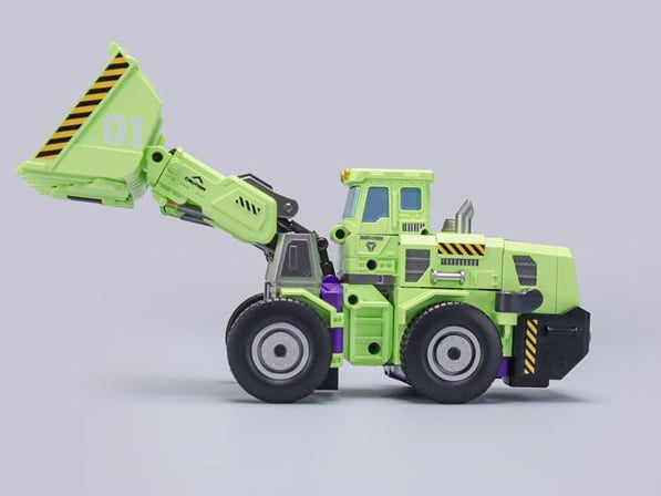 Mecha Invasion is proud to present a new set of figures that will add some firepower to your collection: the GLA-01 and GLA-02 figures! Able to convert from robot mode to construction vehicles mode, dominate the battlefield with these epic figures! Order yours today!